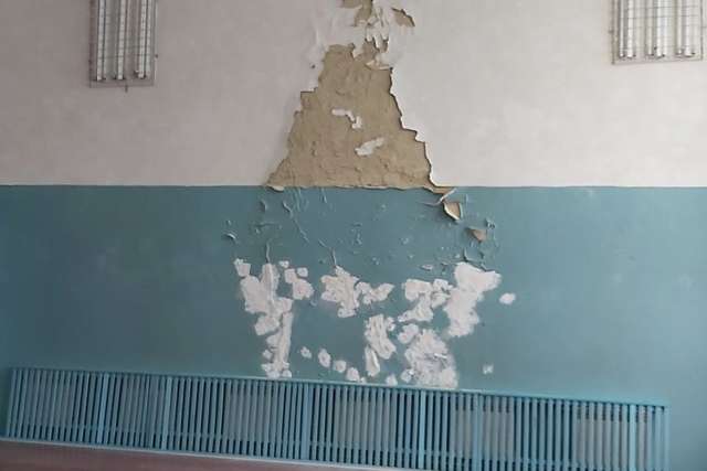 У селищі під Києвом розгорівся скандал через ремонт даху школи