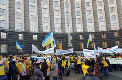 Під Кабміном працівники атомної енергетики вимагають відставки Оржеля