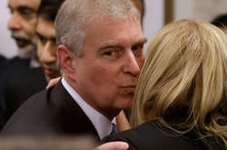  «Мною только что воспользовался член королевской семьи», - призналась Вирджиния 
  