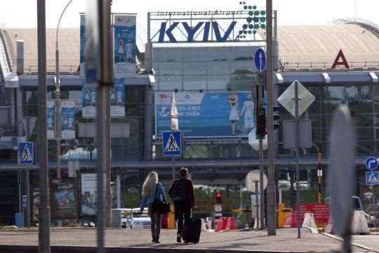 Пасажиропотік аеропорту «Київ» падає