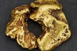 Мужчина нашел в реке клад стоимостью 2,4 млн гривен