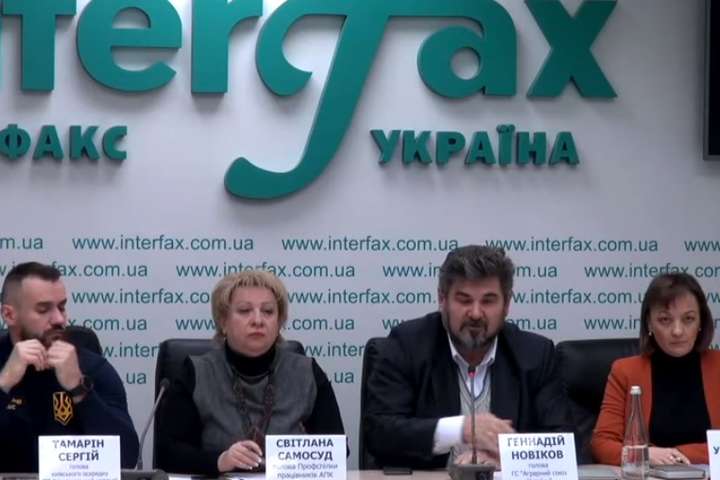 Українські аграрії заявили про спроби влади перешкодити проведенню мирної акції проти продажу землі 