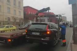 Інспектори евакуювали автівки «бідних» студентів університету Шевченка (відео)