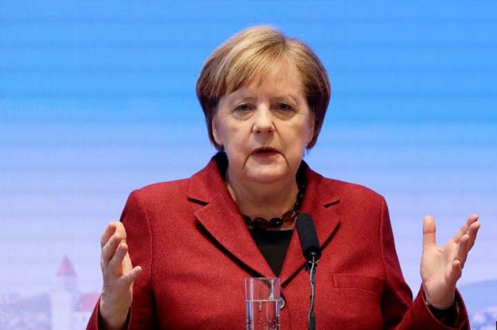 Меркель пояснила видворення російських дипломатів
