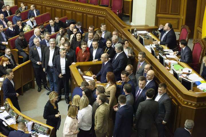 Три парламентские фракции призывали украинцев выйти на Майдан против капитуляции