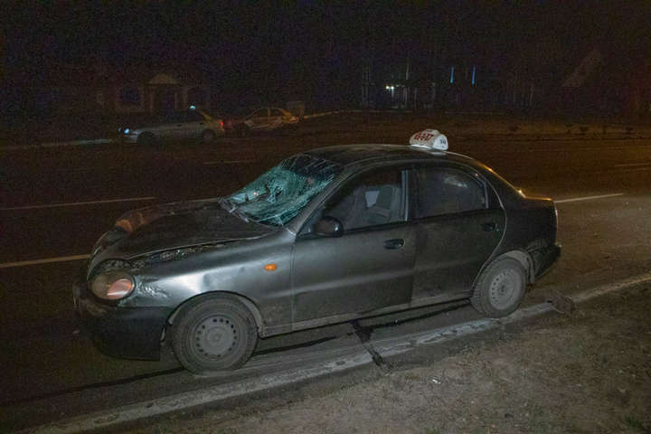 На виїзді з Києва автомобіль збив п’яного пішохода (фото, відео)