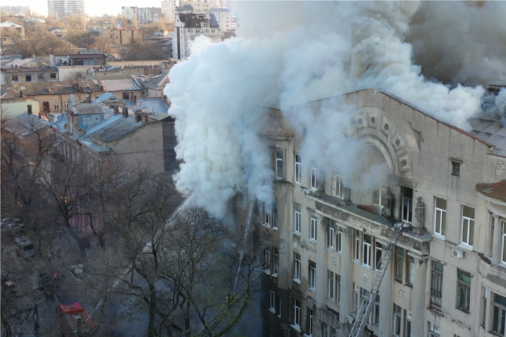 Пожежа в Одесі: рятувальникам для пошукової операції знадобиться спеціальний кран