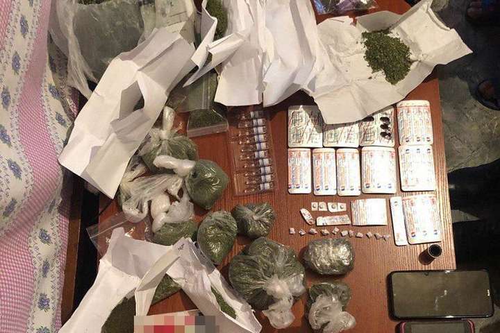 У киянки правоохоронці вилучили наркотики на пів мільйона гривень (фото)