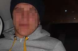 Біля аеропорту «Бориспіль» патрульні затримали молодика, який перебував у розшуку