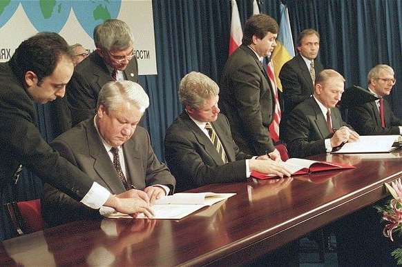 Будапештський меморандум. 25 років тому Україна відмовилась від ядерної зброї в обмін на гарантії безпеки 