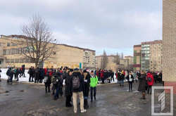 У Кривому Розі в ліцеї сталась пожежа: евакуювали 800 учнів