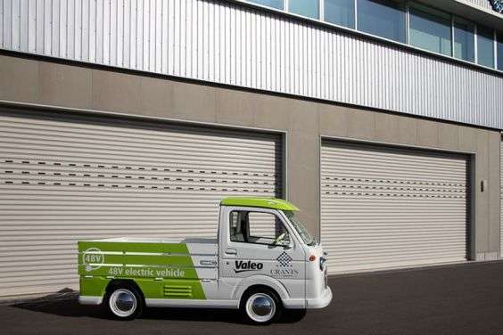 В Японії представили електричну вантажівку   
