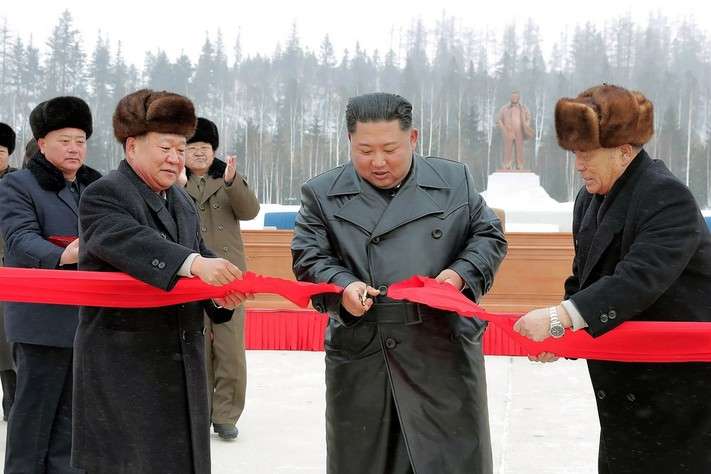 Ким Чен Ын торжественно открыл новый город в Северной Корее. Фотогалерея