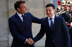 Зеленський поговорив з Макроном про підготовку до «нормандської» зустрічі