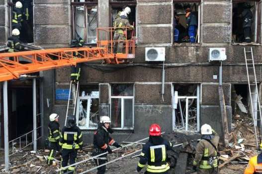 Пожежа в Одеському коледжі: рятувальники всю ніч шукали тіла