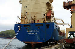 Санкції в дії: у Сінгапурі за борги арештували російське судно 