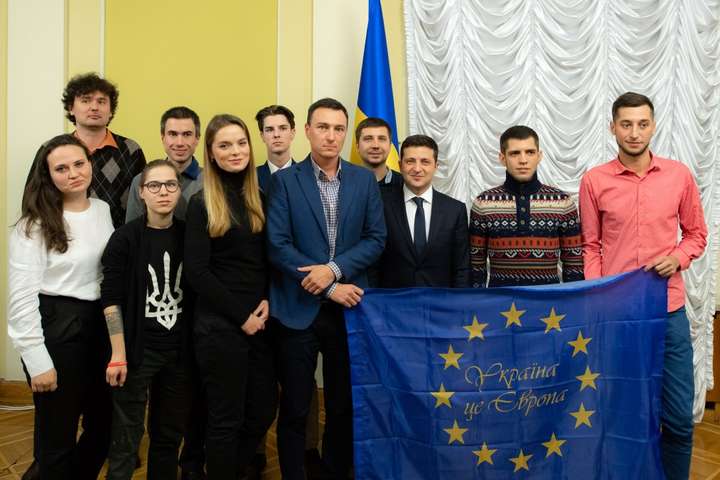 Зеленский встретился экс-студентами - организаторами Евромайдана
