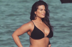  32-летняя Эшли Грэм тщательно следит за своей внешностью 
 Фото: instagram / ashleygraham 
  