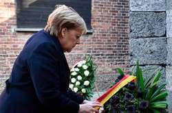 Меркель впервые посетила Освенцим