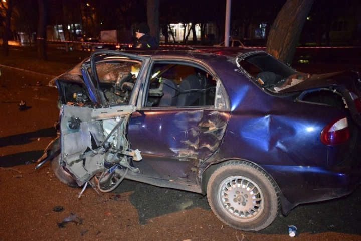 Таксі з пасажиром потрапило в моторошну аварію – є загиблі (відео)