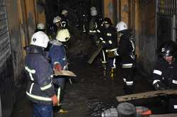  Рятувальники розбирають завали 