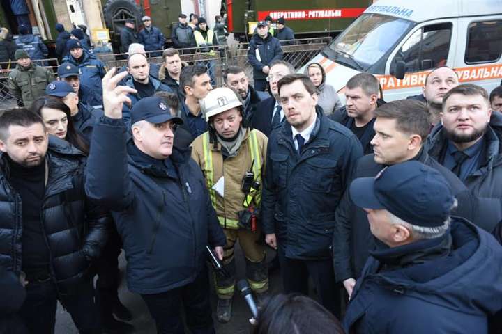 Гончарук в Одесі анонсував відставку чиновників через пожежу в коледжі