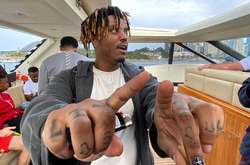  Музыкант по-настоящему прославился в прошлом году, помогла ему в этом композиция Lucid Dreams 
  