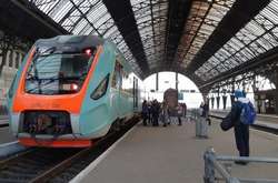 Укрзалізниця призначила ще вісім потягів у популярних напрямках