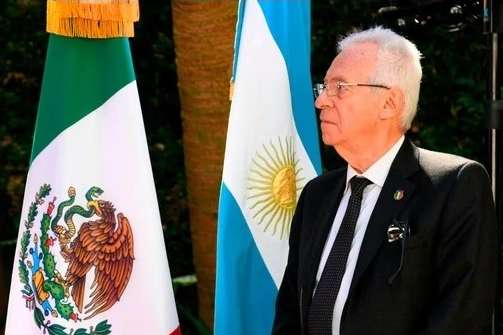 Мексика отозвала посла из Аргентины за кражу книги из магазина