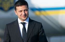 Вместе с Зеленским в Париж прибыли 13 украинских политиков