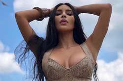  До рождественских праздников еще достаточно времени, но звезды уже начали активную подготовку 
  