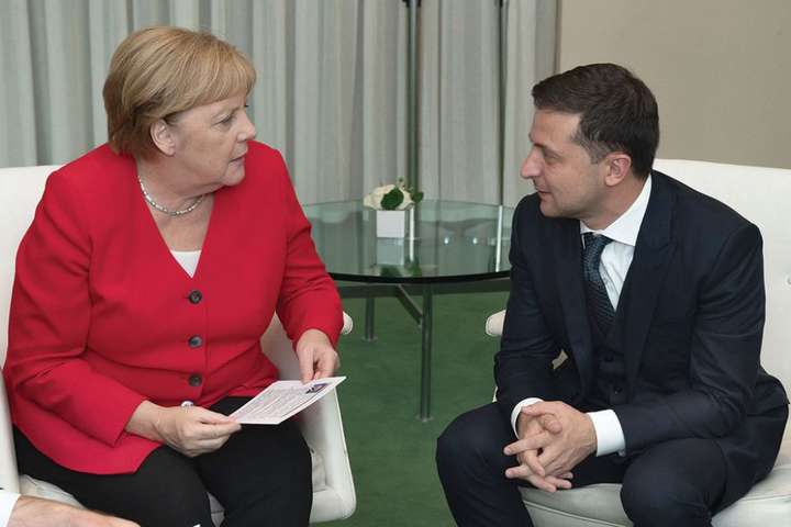 Зеленский встретился с Меркель тет-а-тет