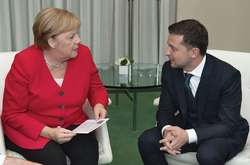 Зеленский встретился с Меркель тет-а-тет