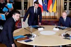 Пєсков стверджує, що Зеленський таки потиснув руку Путіну 