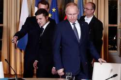 Після переговорів за участю делегацій президенти Путін і Зеленський провели перемовини тет-а-тет, які тривали менше півгодини