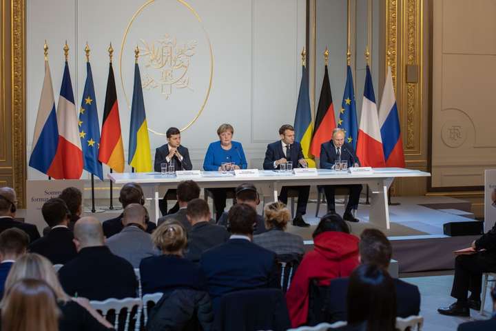 Президент України визнав, що до питання Криму на саміті у Парижі не дійшли