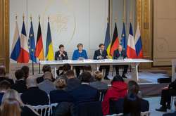 Президент України визнав, що до питання Криму на саміті у Парижі не дійшли