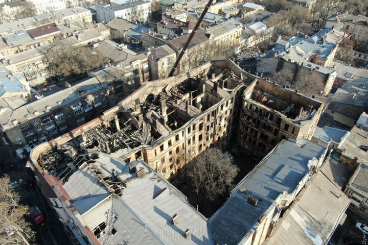 Будівля Одеського коледжу економіки, права та готельно-ресторанного бізнесу вигоріла - Трагедія в Одесі: пошуково-рятувальні роботи тривають сьомий день