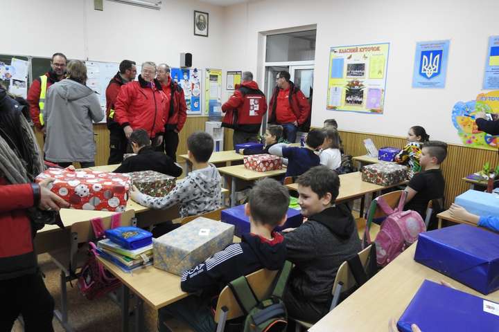 Гуманітарний конвой з Німеччини доставив до Одеси різдвяні подарунки для дітей