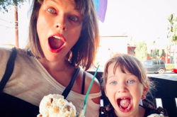 Милла Йовович показала, как проводит время со своими дочками