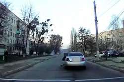 У Вінниці водій-порушник кілометр протягнув на своєму авто людину