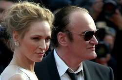  В прошлом году Турман обвинила Тарантино в том, что он подверг ее опасности на съемках. 
  