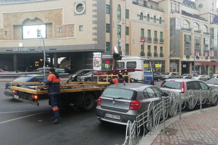 Минулого тижня з вулиць Києва евакуйовано рекордну кількість автівок