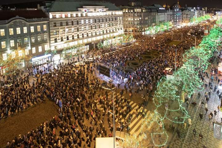 У Празі тисячі людей вимагають відставки прем'єра Чехії