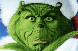 В России пенсионеры украли игрушки с городской елки (видео)