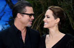  Три года назад пара подала на развод, но он все еще не оформлен 
  