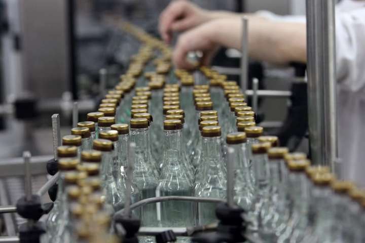 Зеленський підписав закон про скасування монополії на виробництво спирту