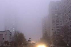 На Київ опустився туман: водіїв попереджають про небезпеку