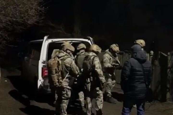 На Київщині введено спецоперацію «Сирена»: поліція розшукує озброєного зловмисника (фото)
