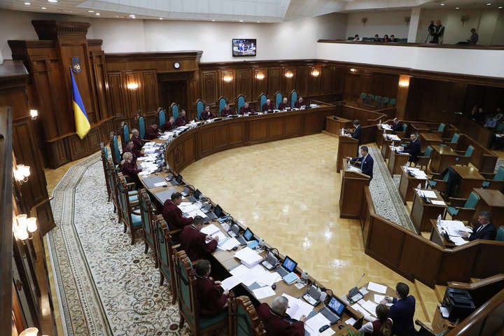 Хто має керувати Києвом? Конституційний суд перейшов до закритої частини розгляду справи